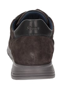 Dunkelbrauner Wildlederschuh mit einem schwarzen Lederabsatz. Verfügt über einen gepolsterten Kragen und eine strukturierte Gummisohle für besseren Halt.