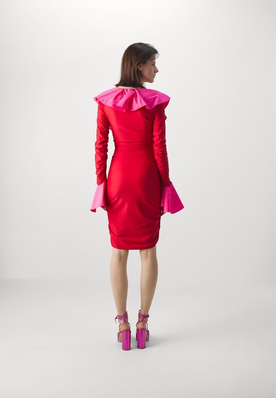 Ahluwalia ROSIE RUFFLE DRESS - Vestito di maglina - red/pink