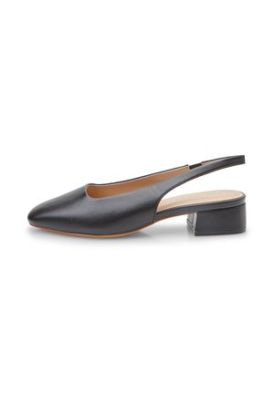 Scarpa slingback in pelle nera con punta appuntita, tacco basso a blocco e design traforato sui lati. Texture liscia e accenti minimali.