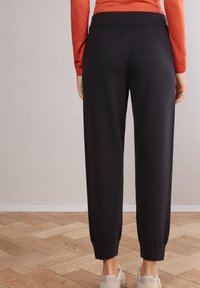 Falconeri ULTRASOFT - Jogginghose - black