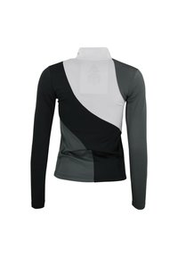 Haut à manches longues avec col polo, présentant un design en blocs de couleurs noir, gris et blanc ; tissu lisse et extensible avec des détails minimaux.