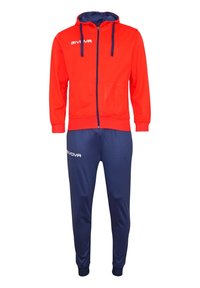 Sudadera roja con cremallera y detalles en azul, combinada con pantalones de chándal azul marino que presentan un detalle de logo en blanco en ambas prendas.