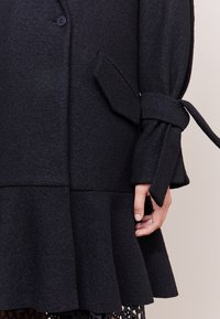 DESIGNERS REMIX Klassischer Mantel - black