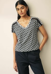 Next V-NECK BUBBLE HEM - REGULAR FIT - T-shirts print - black white