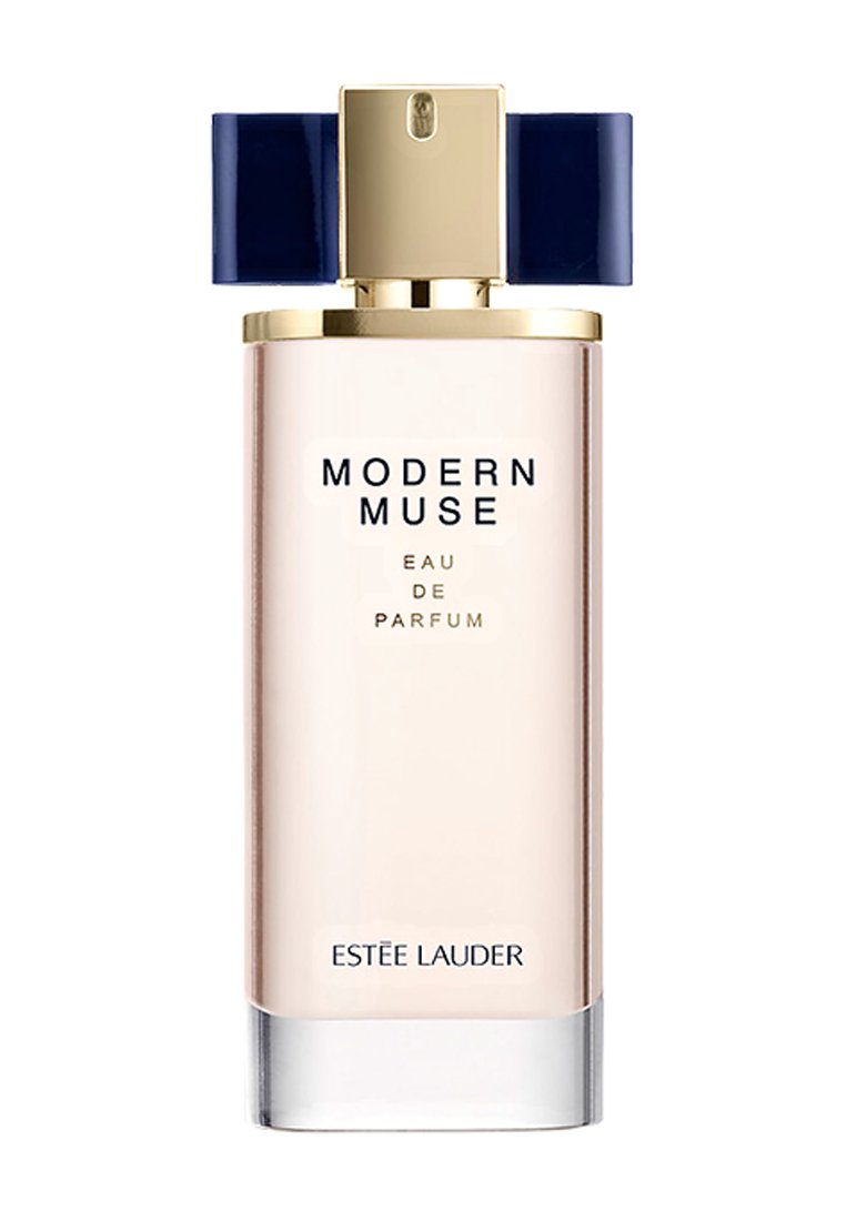 Bouteille en verre transparente avec un dégradé de transparent à rose clair, accents dorés, capuchon bleu marine, présentant une étiquette "MODERN MUSE" à l'avant.