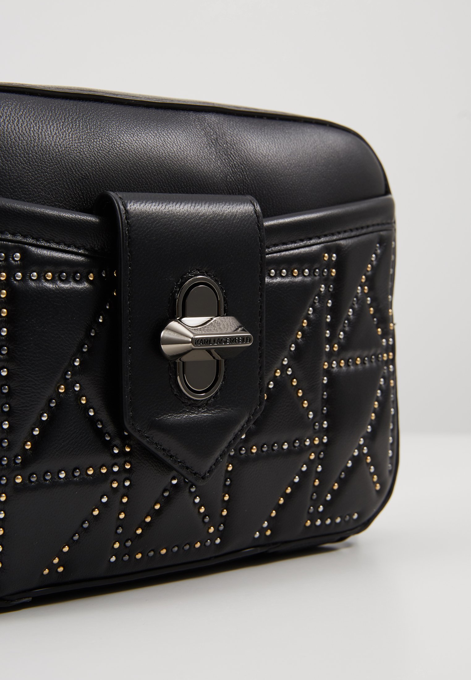 KARL LAGERFELD STUDIO STUDS CAMERA BAG Skulderveske KARL LAGERFELD STUDIO STUDS CAMERA BAG Skulderveske