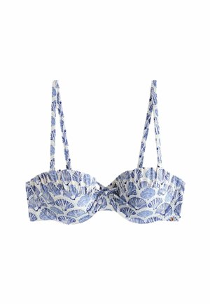 Top de bikini albastru și alb cu model de scoici marine, cu bretele subțiri și reglabile, pe un fundal alb.