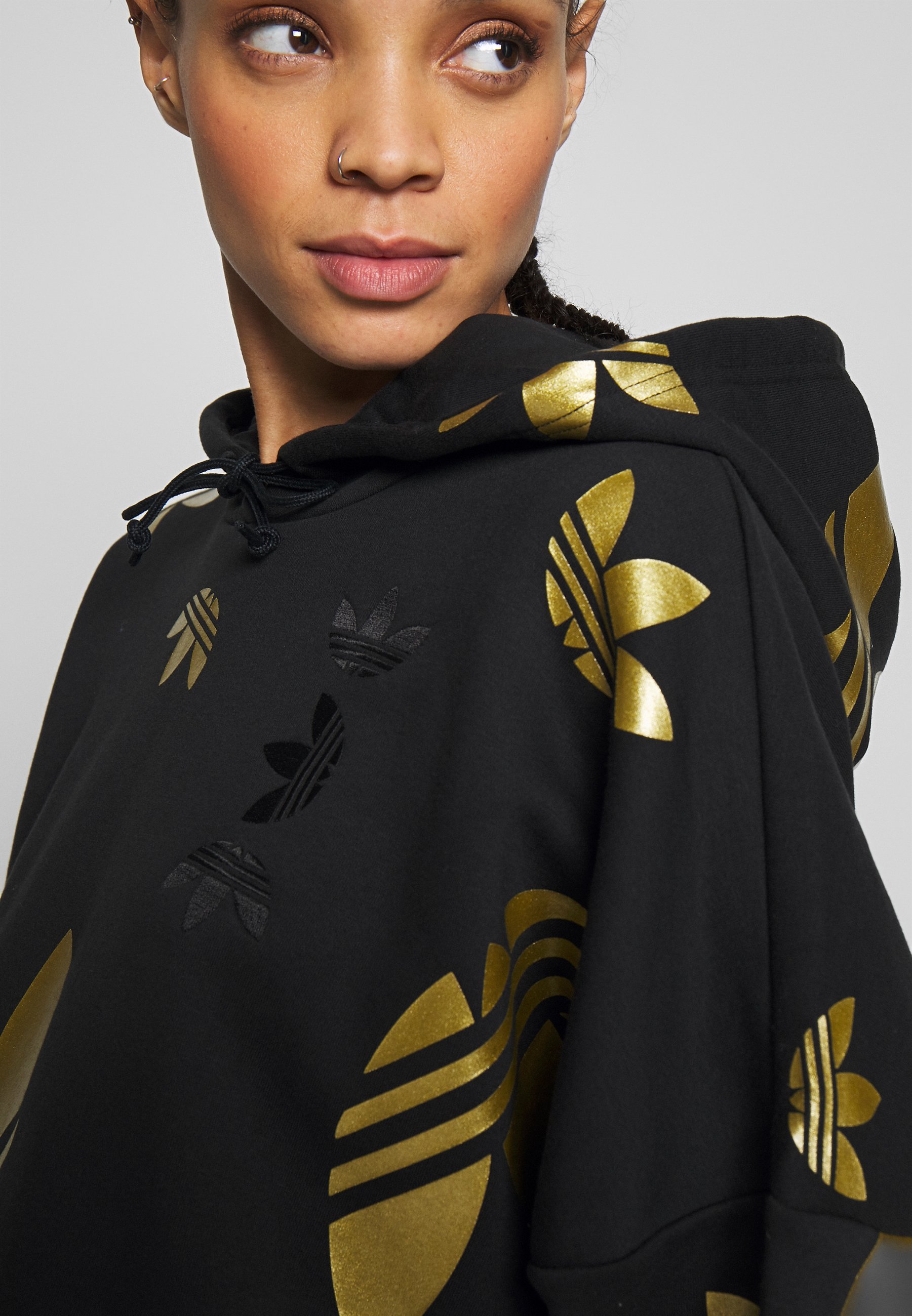 adidas Originals ADICOLOR LARGE LOGO CROPPED HODDIE SWEAT adidas Originals ADICOLOR LARGE LOGO CROPPED HODDIE SWEAT