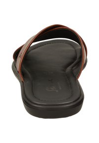 Bruine leren teenslippers met twee brede banden, gevoerde zwarte zool en een gestructureerde onderkant voor grip. Eenvoudig ontwerp met minimale hardware.