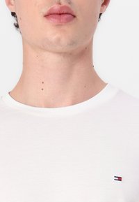 Thumbnail Image 7