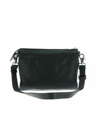 Sac en cuir noir à bandoulière avec une surface texturée, fermeture éclair argentée et bandoulière amovible et réglable sur fond blanc.