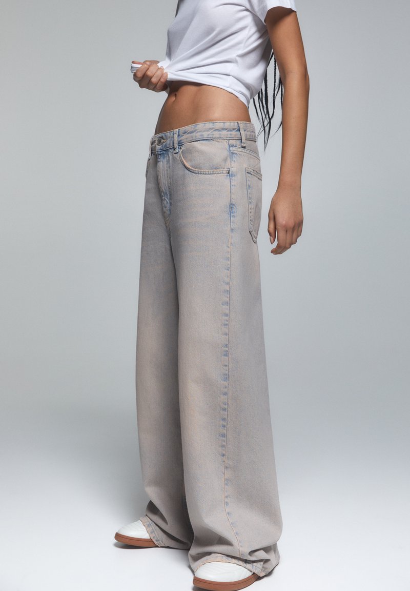 PULL&BEAR BAGGY Flared Jeans pink Zalando.de