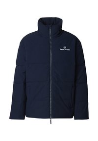 Mørkeblå boblejakke med høy krage, glidelås foran og subtil logo på venstre bryst. Har sydd paneler og sidelommer.