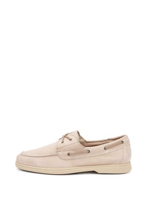 Mocasín casual beige con cordones en la parte delantera, diseño moc toe y ojales en los costados, con suela plana de goma.