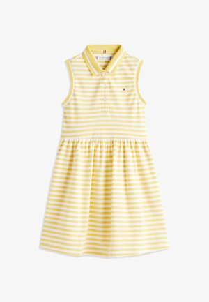 Ærmeløs polo-kjole med gule og hvide striber, krave, tre knapper og lille logo på brystet.