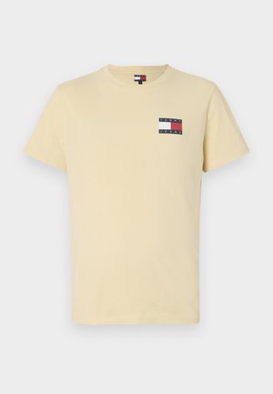 Tricou din bumbac galben cu mâneci scurte, având un grafic dreptunghiular în nuanțe de bleumarin, roșu și alb, cu textul "TOMMY JEANS" pe piept.