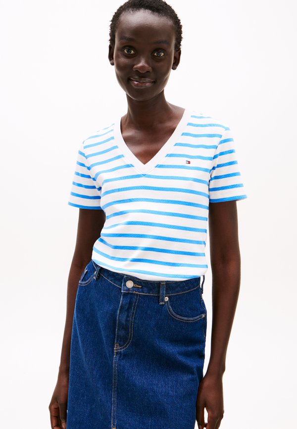 SLIM CODY V NECK - Basic T-shirt