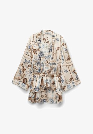 Lys beige kimono-stil morgenkåbe med blå og brune blomsterprint, med brede ærmer og bånd i taljen, lavet af glat stof.
