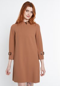 Ana Alcazar A-LINIENKLEID SIDARA - Robe de soirée - braun