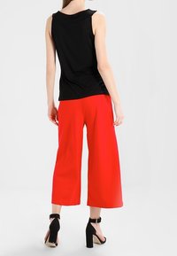 Anna Field Top - black