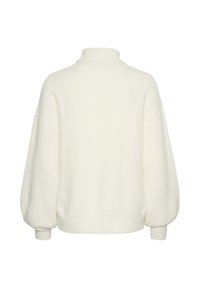 Pull en crème avec un col montant, texture côtelée, épaules tombantes et manches volumineuses. Tissu doux avec une coupe décontractée.