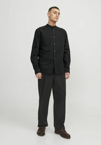 Jack & Jones JJESUMMER BAND LINEN MIX SHIRT - Pluus - black