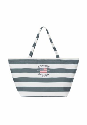 Sac fourre-tout rayé gris et blanc avec des poignées, avec un drapeau américain et le texte « Seaside Oregon » avec des coordonnées géographiques.