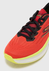 Skechers GO RUN ELEVATE 2.0 - Trainers - red/black