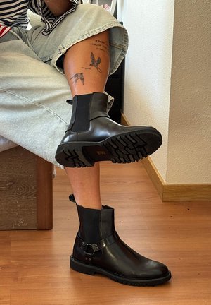 HUNE, COURAGEOUS - Bottines - black