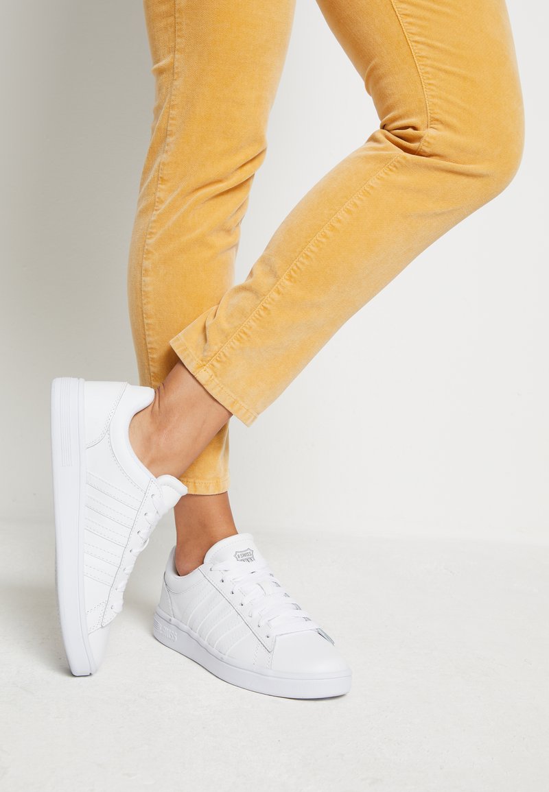 K-SWISS - COURT WINSTON - Matalavartiset tennarit - white, Suurenna