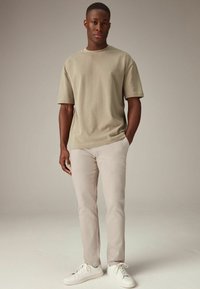 Next 2 PACK SLIM FIT STRETCH - Chino - light stone mushroom brown