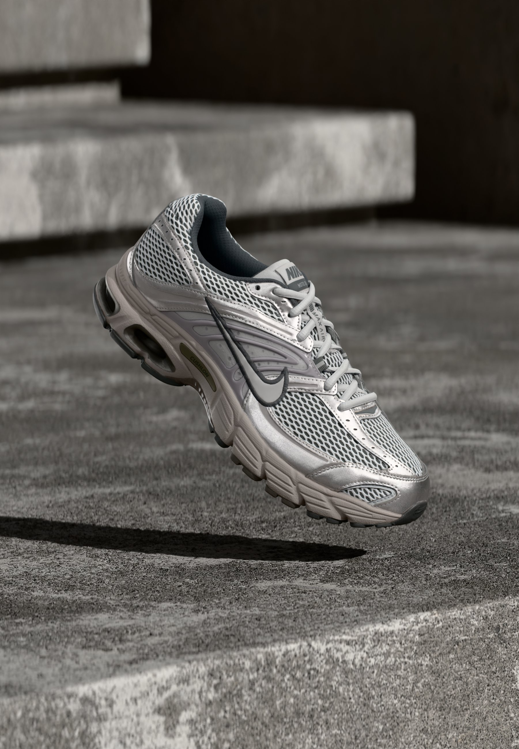 Nike Sportswear AIR MAX MOTO 2K - Tenisky - vast grey/college grey/iron grey/cave stone white/black/metallic silver-coloured/photon dust