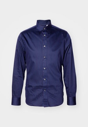 Chemise à manches longues bleu marine avec des rayures verticales en bleu clair. Elle présente un col classique et une fermeture à boutons, fabriquée dans un tissu lisse.