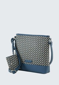 La borsa a tracolla presenta un motivo intrecciato in blu, grigio e crema. Base e tracolla in pelle liscia, con una pochette removibile e hardware in argento.