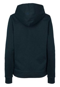 Marinblå hoodie av mjukt tyg, med en känguruficka, ribbade muddar och en dragsko vid huvan. Bild från baksidan av plagget.