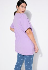 Studio Untold LONGLINE - Jednoduché tričko - lilac