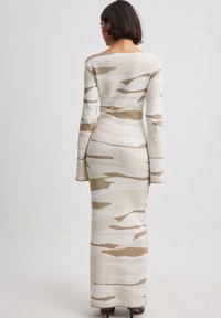 NA-KD Vestito lungo - beige mix