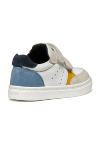 Thumbnail Image 6