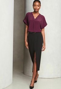 Lipsy UTILITY SHORT ROLL SLEEVE - REGULAR FIT - Blūze - berry red