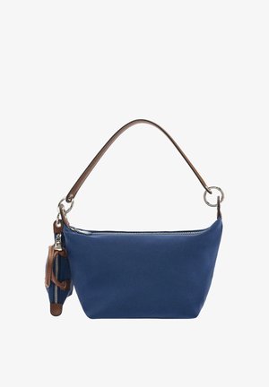 Niebieska torebka z brązowym skórzanym uchwytem i dołączoną małą kieszonką na zamek, srebrnym zamkiem błyskawicznym i metalowymi pierścieniami na końcach uchwytu.