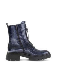 Botas tobilleras azul marino con acabado brillante, cremalleras laterales y suelas de goma negra resistentes. Presentan un material Texturizado y acentos mínimos.