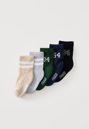 Cinq paires de chaussettes côtelées beige, grise, verte, bleu marine et noire, chacune avec des motifs numériques et le mot "FRIBOO" sur le pied.