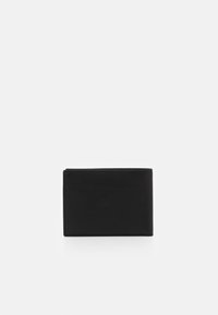 Portafoglio in pelle nera di texture liscia, forma rettangolare e design minimale; presenta bordi cuciti e nessuna hardware visibile.