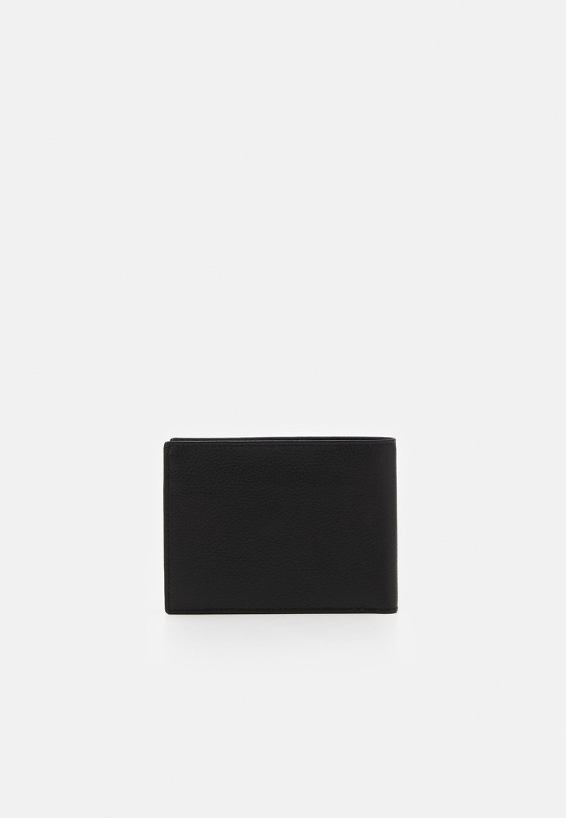Portafoglio in pelle nera di texture liscia, forma rettangolare e design minimale; presenta bordi cuciti e nessuna hardware visibile.
