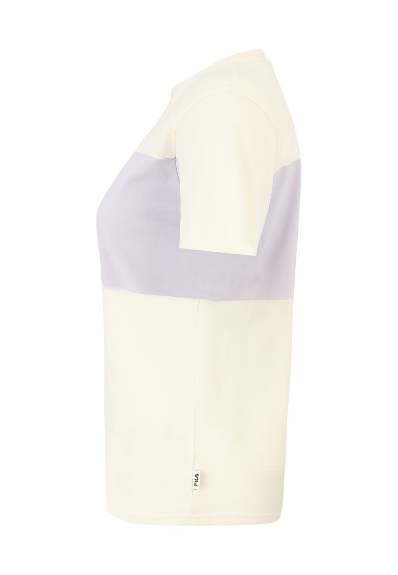 T-shirt en coton crème et violet clair avec des manches courtes, présentant un effet de color block et une petite étiquette logo sur le côté.