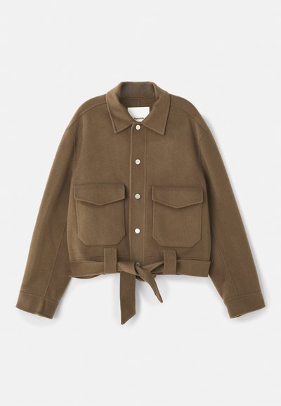 Brown cropped jacket made of soft material, featuring two front pockets, snap buttons, and a tied belt at the waist.