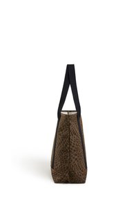 Bruine draagtas met patroon en zwarte riemen, met een mix van luipaardprint en dambordontwerp. Gladde stof, opvouwbare vorm.