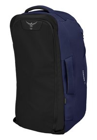 Mochila con un panel frontal negro y laterales de color azul marino. Tejido duradero, forma estructurada, presenta múltiples cremalleras y bolsillos laterales.