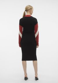 Vero Moda VMNANCY BLOCK O NECK DRESS - Fodralklänning - red ochre/birch/black