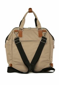 Beige canvas tas met zwarte handvaten, bruine leren accenten, ritssluiting en voorzak. Heeft dubbele handgrepen en een verstelbare schouderriem.